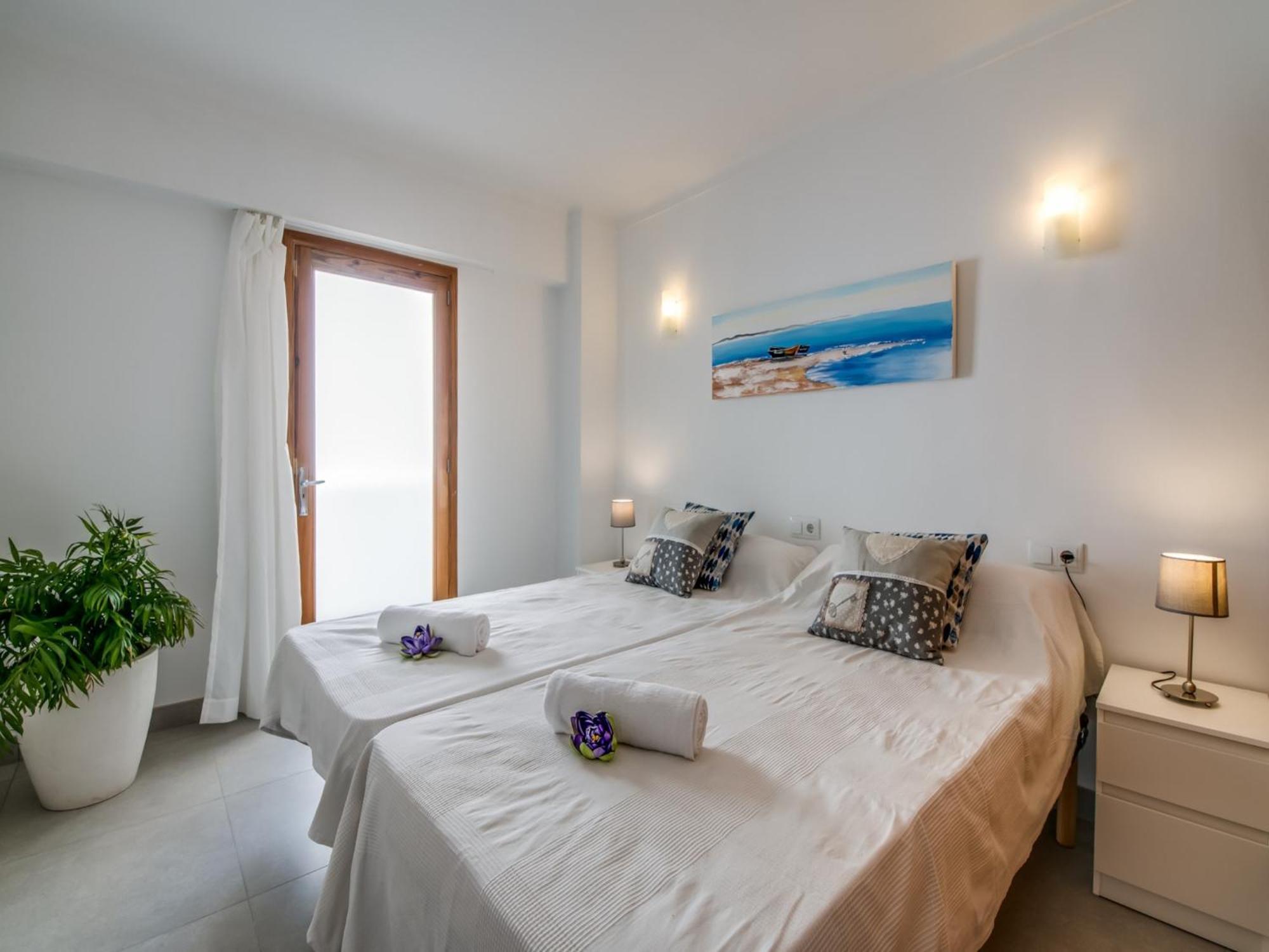 Seafront Apartment, 200m From Apartment *