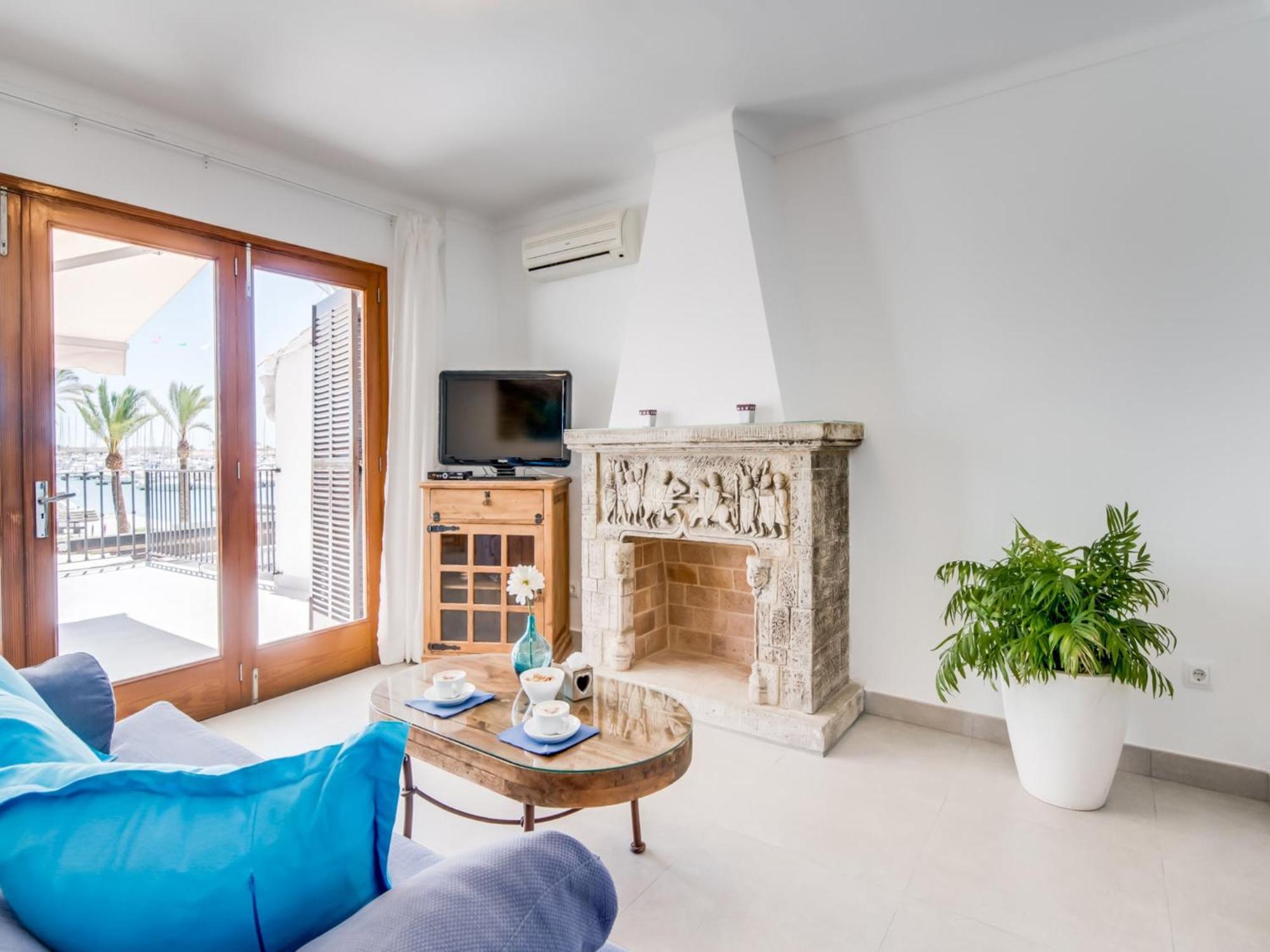 Seafront Apartment, 200m From Apartment